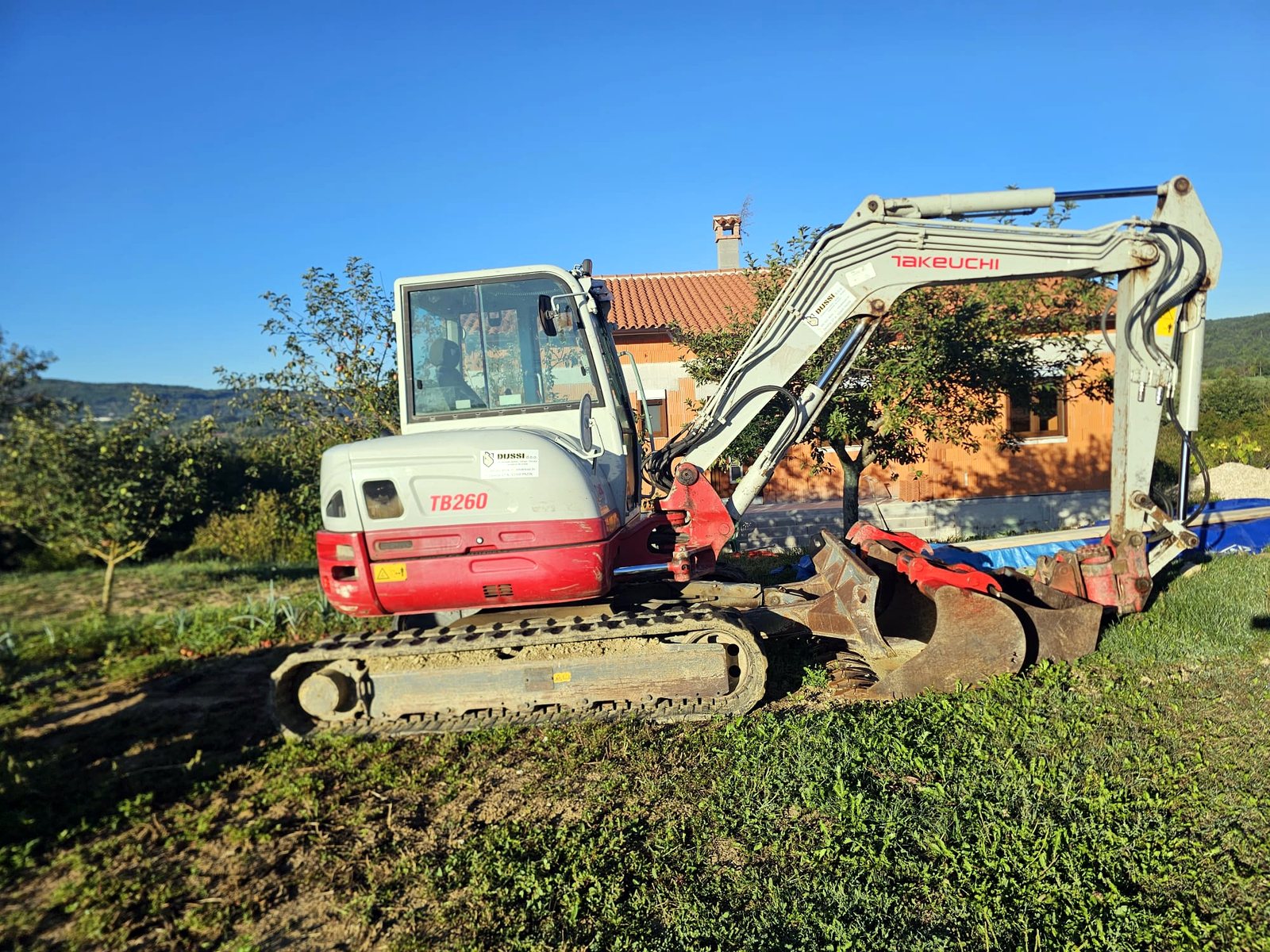 Takeuchi bager na terenu