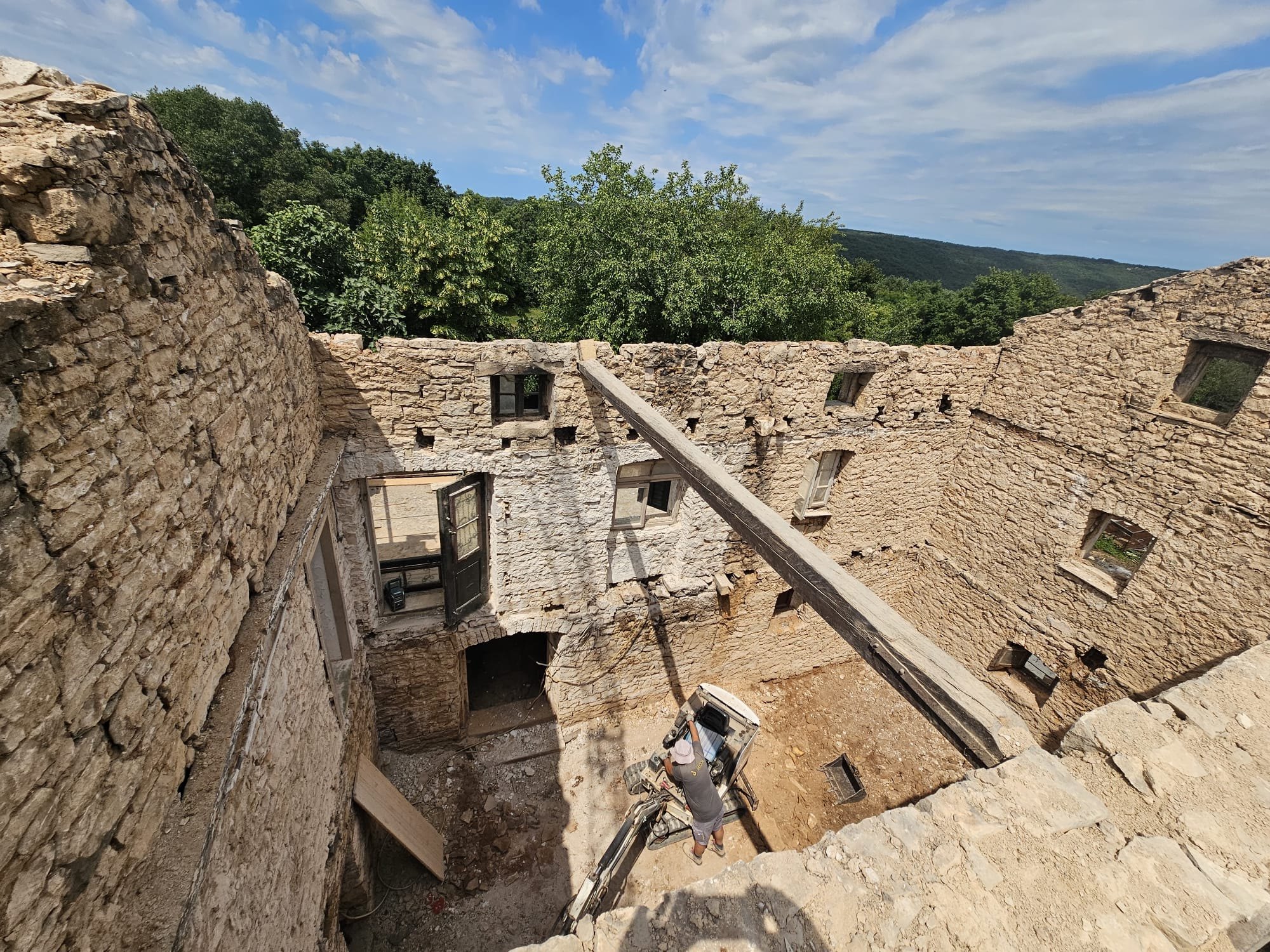 Rekonstrukcije — Rušenje do vanjskih zidova